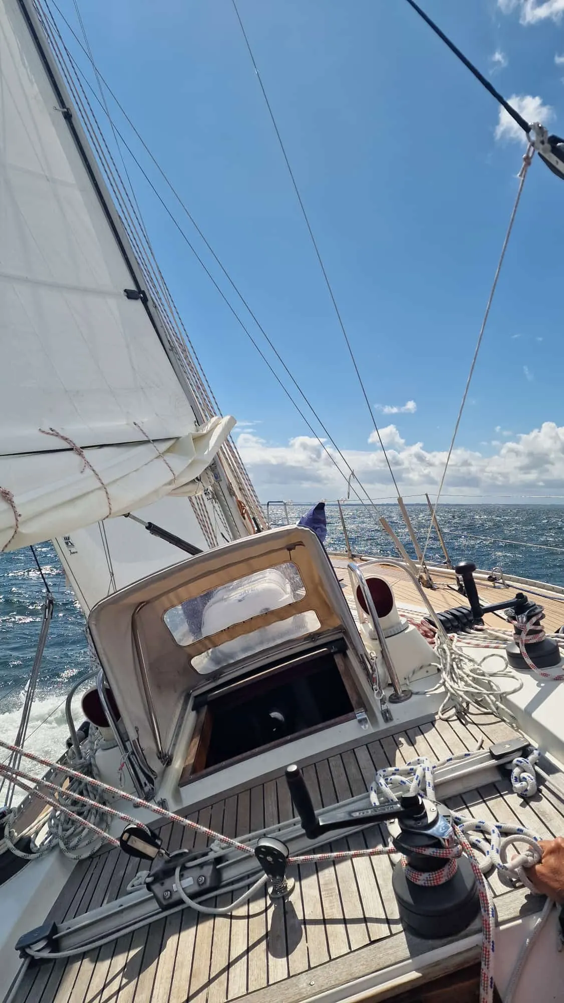 hiplo-sea-segelyacht-fahrt-hochformat