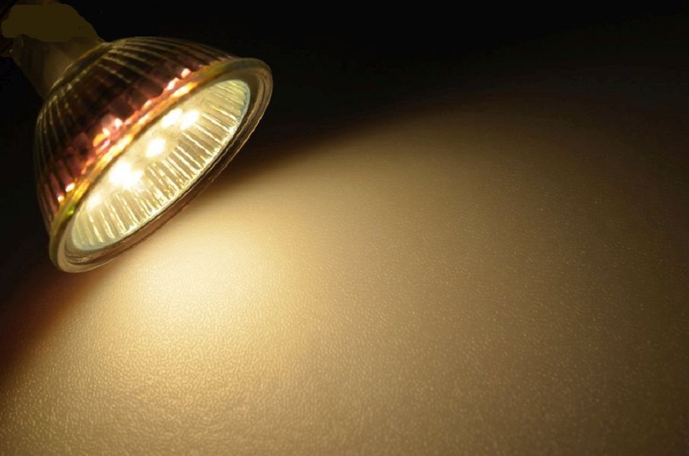 LED-Leuchtmittel Spot mit 16 SMD - GU5.3 Sockel - ROT/WEISS